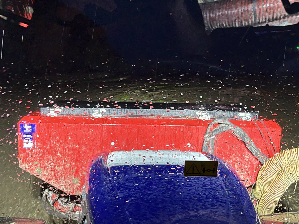 Another 20 ha of <a href="/KWSUKLtd/">KWS UK Ltd</a>  Dawsum snatched this afternoon before the next lot of rain ! <a href="/wessexagronomy/">Dan Dines</a> <a href="/Weaving_Mach/">Weaving</a>  @NHAG_UKandROI