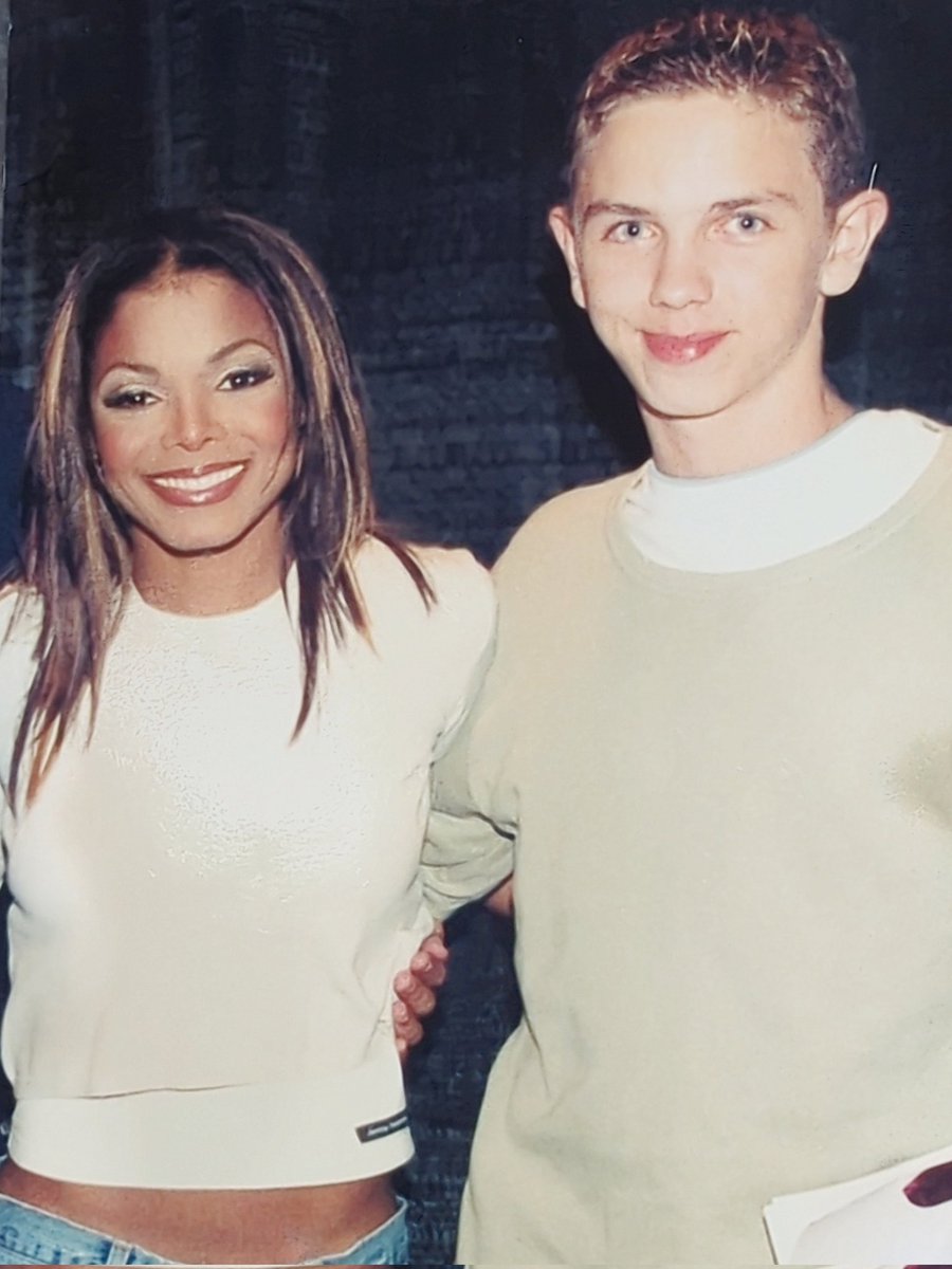 TweetJanetLove's tweet image. How I met her:             Still With Her:
(2001)                             (2022)