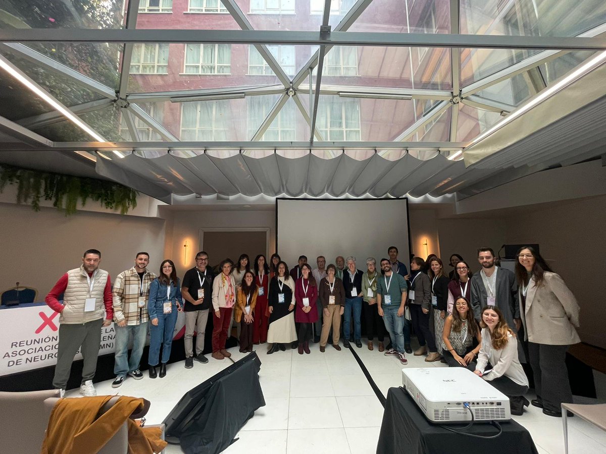 soniapsiconeuro's tweet photo. El jueves tuve la oportunidad de participar en la jornada precongreso de la @AMNneuromadrid, hablando del papel de la Comunidad en situaciones de vulnerabilidad y enfermedad. Compartimos ideas, opiniones, necesidad de cambio. Fue un encuentro precioso. Gracias por la invitación. https://t.co/lT5ZKjwASn