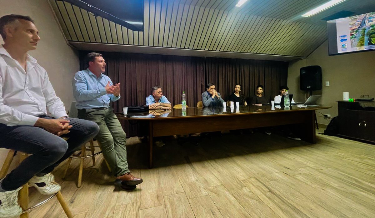 Con la presencia del intendente Fernando Bouvier, se presentó el proyecto de Centro Comercial Abierto de <a href="/Arrecifes_BA/">Arrecifes gob</a>. Asistieron el pte. de la cámara local, Gerardo Bacaicoa, y <a href="/OAntonione/">Oscar Antonione</a>. <a href="/redcame/">CAME</a> brinda asistencia técnica con el apoyo de <a href="/FebaOk/">➡️ Federación Económica Buenos Aires</a>.