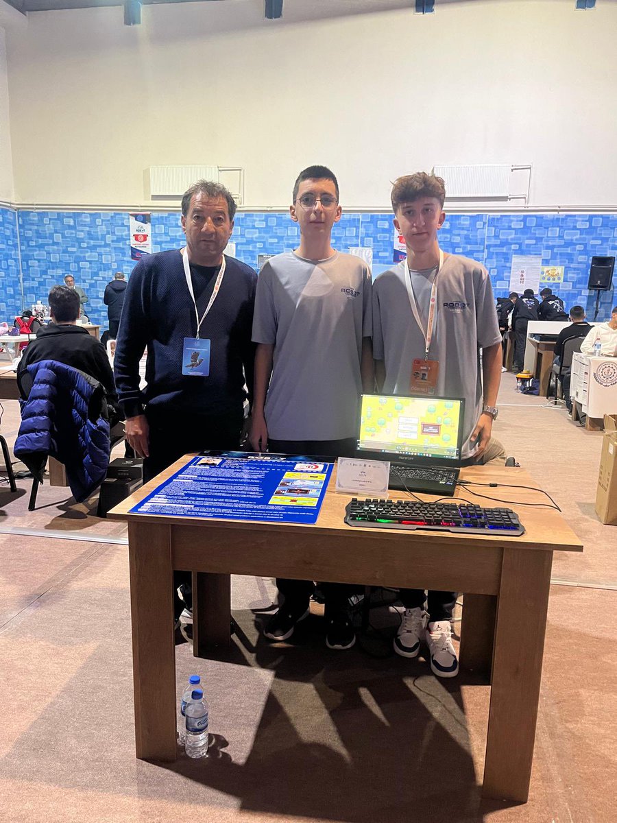 AcipayamC3928's tweet photo. AcıpayamÇamlıkMeslekiTeknikAnadolu Lisesi
16. Uluslararası MEB Robot Yarışmasında " Ben Dünyanın Geleciğim projemizUluslararası  Genel Kategoride 83,20 puanla ( 5. )oldu Öğrencilerimizi ve danışman öğretmenleri tebrik eder başarılarının devamını dileriz.@20zgi @emre_caliskan https://t.co/Ulk1xqog9u