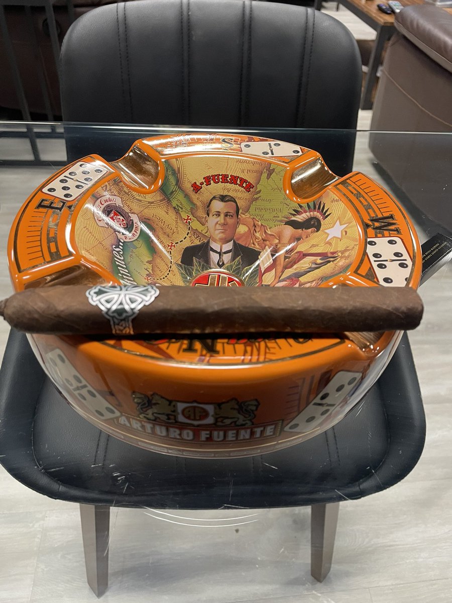 PastorAndPuros's tweet photo. Enjoying my #FridayFirst with a Dunbarton #SinCompromiso at my BAM - Luxury Cigar Club Lounge, Sparks NV. The perfect way to kick off the weekend with no compromise! โ๏ธ&๐ฅ #CigarLovers #CigarLife #LuxuryCigarClubLounge #RelaxTime" https://t.co/v1IBtGiFaV