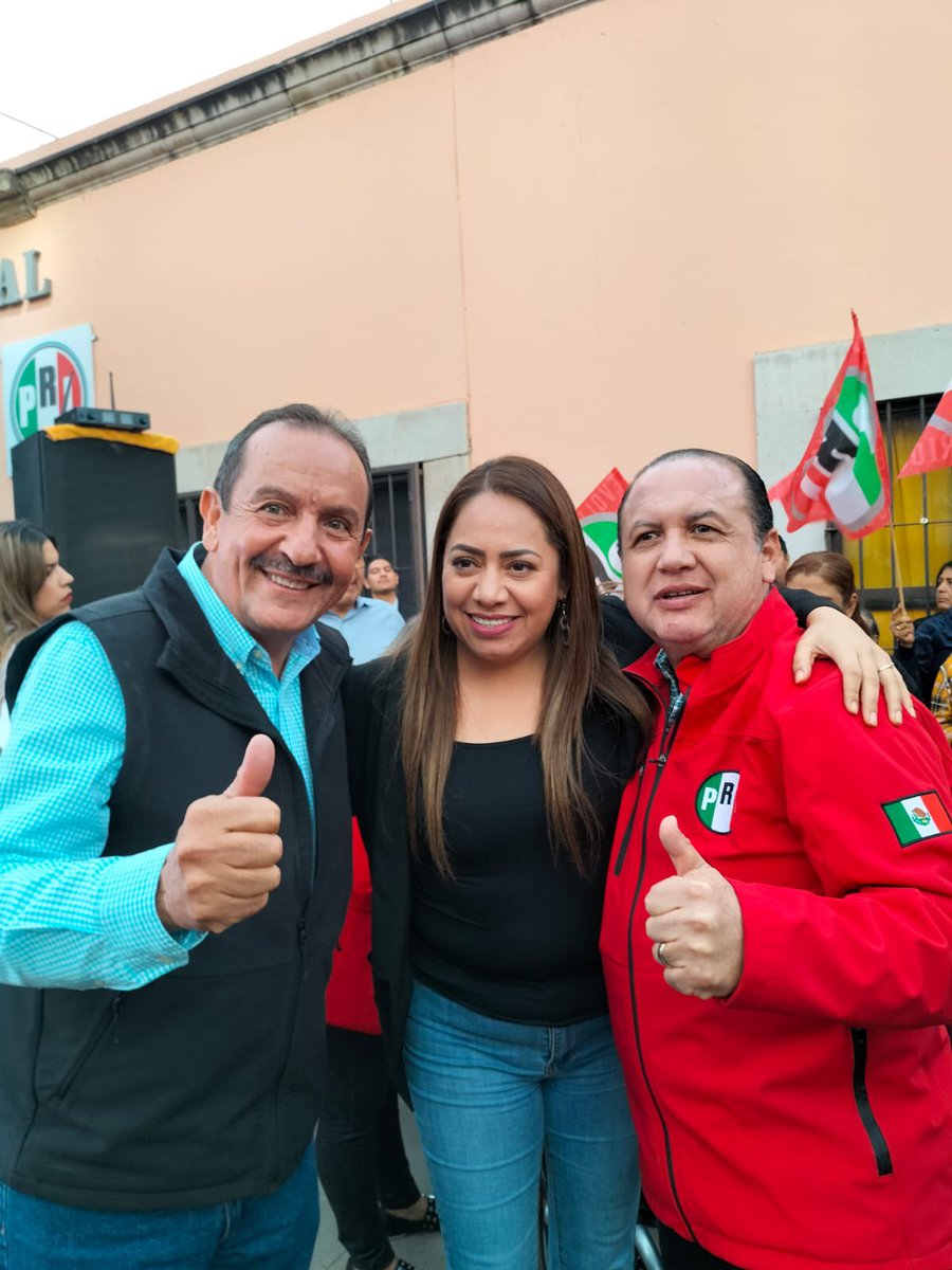 Pedro Silerio (@pedro_sileriog) on Twitter photo Servir a la gente siempre debe ser nuestro principal objetivo, por eso celebro la inauguración de las nuevas oficinas de los priistas del municipio de #Durango, encabezados por <a href="/HumbertoZurita_/">Humberto Zurita L.</a> y <a href="/LupitaLechugaR/">Lupita Lechuga</a> .
Que sea para el bien de la comunidad. Servir a la gente siempre debe ser nuestro principal objetivo, por eso celebro la inauguración de las nuevas oficinas de los priistas del municipio de #Durango, encabezados por <a href="/HumbertoZurita_/">Humberto Zurita L.</a> y <a href="/LupitaLechugaR/">Lupita Lechuga</a> .
Que sea para el bien de la comunidad.