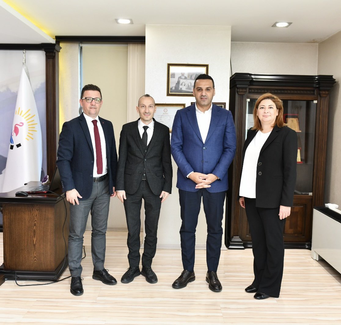Kıvanç Barlas 🇹🇷 (@kvancbarlas) on Twitter photo Doga Koleji İzmir Mavişehir 3 Kampüsü Müdürlerimizle Çiğli Belediye Başkanı Onur Emrah Yıldız’ı makamında ziyaret ederek yeni eğitim-ögretim yılındaki hedeflerimizi paylaştık. Değerli görüşleri adına kendisine teşekkür ederiz. <a href="/DogaOkullari/">Doğa Koleji</a> <a href="/ciglibelediyesi/">Çiğli Belediyesi</a> Doga Koleji İzmir Mavişehir 3 Kampüsü Müdürlerimizle Çiğli Belediye Başkanı Onur Emrah Yıldız’ı makamında ziyaret ederek yeni eğitim-ögretim yılındaki hedeflerimizi paylaştık. Değerli görüşleri adına kendisine teşekkür ederiz. <a href="/DogaOkullari/">Doğa Koleji</a> <a href="/ciglibelediyesi/">Çiğli Belediyesi</a>