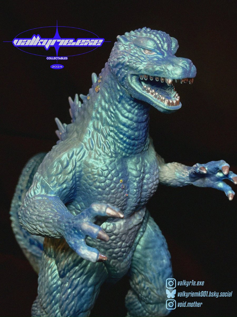 valkyrie_mk001's tweet photo. Looking to be more active on the other app 🦋 here’s a preview of a one off repaint I’ve been working on 🫧🌊

I’d be super grateful for a follow on my other socials listed below 🔽 

#godzilla #vinyltoys #sofubi #arttoys #kaiju #collectables https://t.co/DTDZtu1EUw