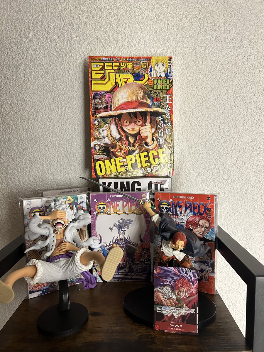 Jump Magazine finally arrived and it came with Shanks card drawn by Suzuki 😭🔥