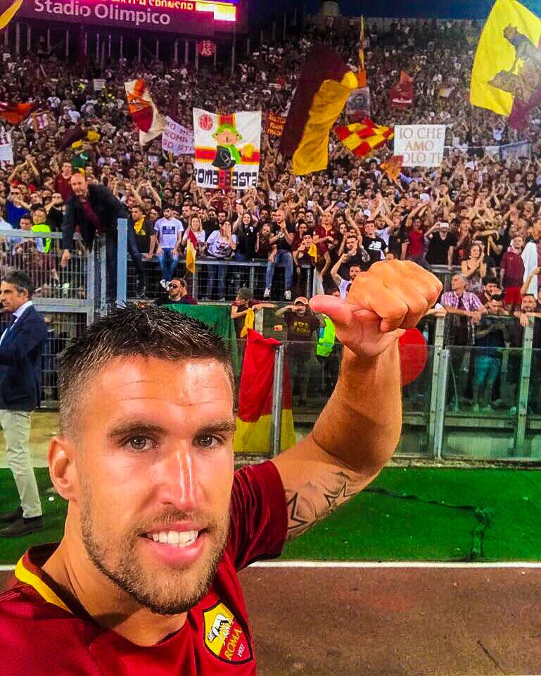 martynovych's tweet photo. Chi per questa maglia ha lottato non verrà mai dimenticato💛🇳🇱❤️

Grazie campione @Kevin_strootman 👊🏼 #happyretirement https://t.co/iuFSZ4JIwH