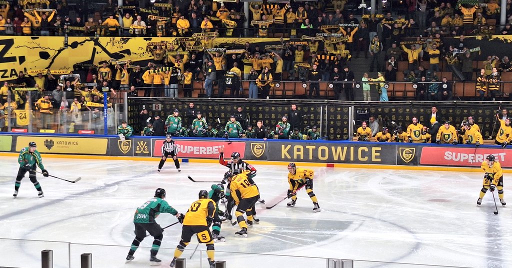 Futbolowamama's tweet photo. Hokejowy piątek 🏒🏒🏒 w @miasto_katowice i 3pkt jadą do Jastrzębia Zdrój. 
⛳️ @TAURONLiga (22 kolejka)
📅 18.10.2024
⏰️18:30
🥅 @GKSHokej 🆚️ @jkh_gks 
🏒 1️⃣↔️3️⃣
#groundhopping #hokej #hockey #MatchDay #meczyk #satelita #match  #katowice #GieKSaTwitter
Feat: @SuperbetPL https://t.co/U96GmsY5bP