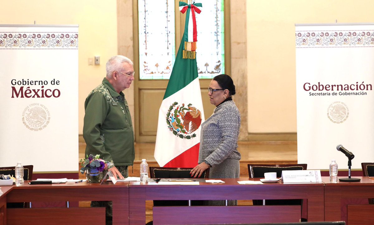 rosaicela_'s tweet photo. Junto con el titular de @SRE_mx, Juan Ramón de la Fuente, esta mañana encabezamos reunión de migración, con el objetivo de seguir con acciones coordinadas en la materia. 🇲🇽@Claudiashein https://t.co/Sch4c7vjEF