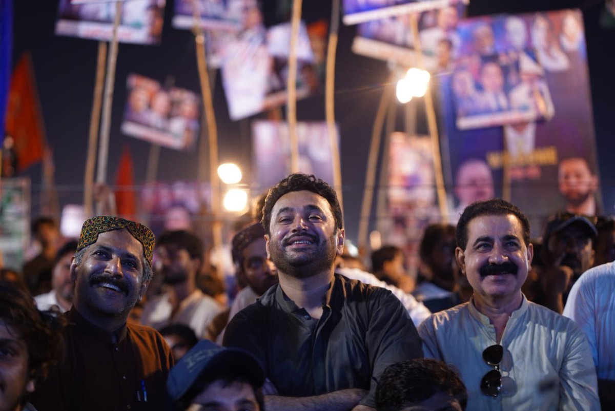 Hyderabad Massively Welcomed their beloved leader, hope of the nation PPP Chairman <a href="/BBhuttoZardari/">BilawalBhuttoZardari</a> at Karsaz Martyrs Jalsa of  #ShuhadaEJamhuriyat 

@JamKhanShoro <a href="/KashifShoroPPP/">Kashif Shoro</a>