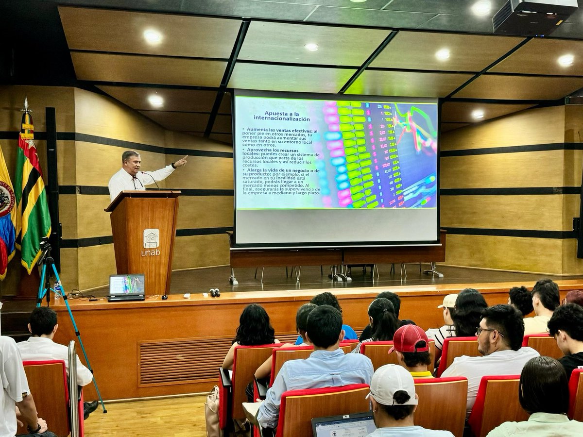 zflacandelaria's tweet photo. En la Universidad Autónoma de Bucaramanga, nuestro Gerente de Operaciones ofrece una charla magistral sobre cómo la Economía y los Negocios son motores de cambio sostenible. #CambioSostenible #UNAB https://t.co/jwTHi3GHaJ