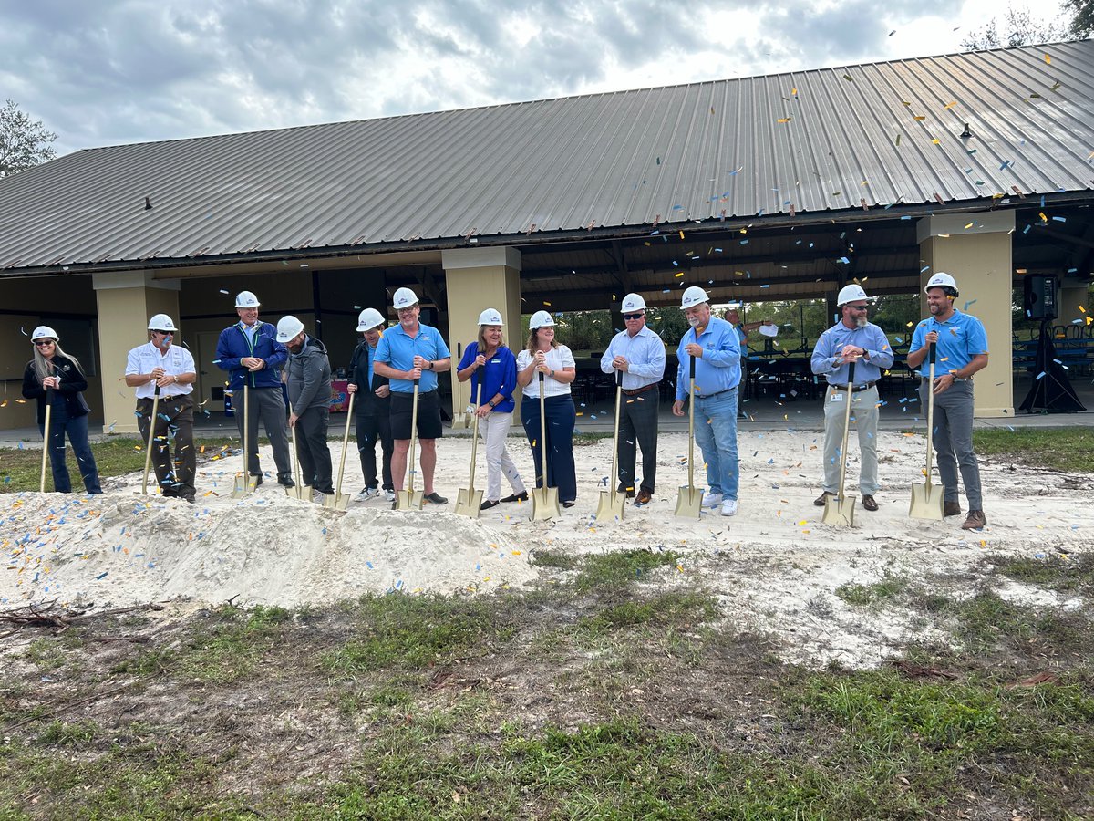 coasterchitchat's tweet image. Paradise Cove, a new state-of-the-art wave pool, will make waves at @SunSplashCC in 2025! Additional shade, seating, and cabanas will accompany this 160,000-gallon wave pool.

📸 Sun Splash Family Waterpark

🔗sunsplashwaterpark.com/paradise-cove-…

#sunsplash #waterpark #wavepool #newfor2025