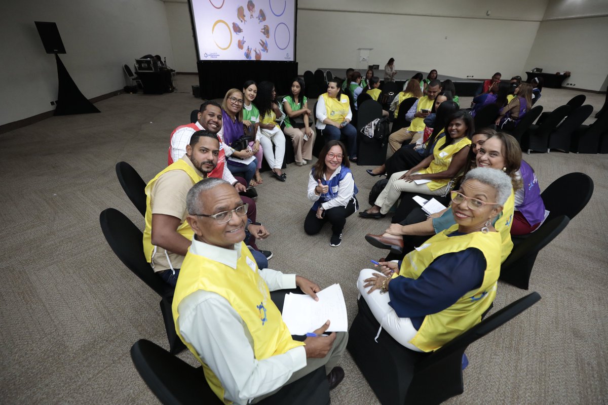 ComprasRD's tweet photo. En la #ComUnidadDeComprasRD promovemos una cultura de liderazgo de servicio, como elemento clave para transformar el sistema de compras dominicano y garantizar la eficiencia de la gestión y la satisfacción de los actores a los que impactamos.
 #ComprasDO https://t.co/I3FprON6zX
