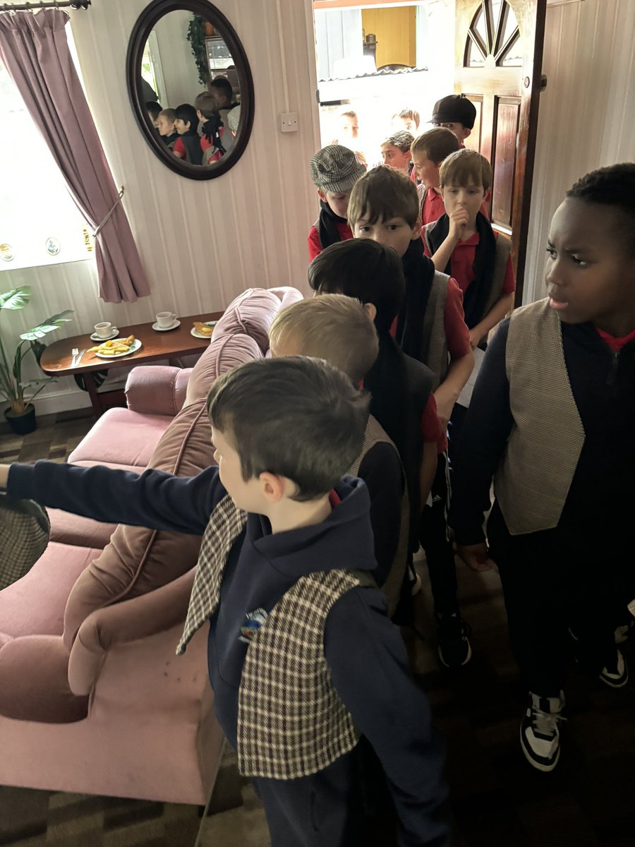 Hendrefoilan's tweet photo. What better way for the Manta rays to learn and understand Victorian School life than @StFagans_Museum … we had a great day! #hdfpMR #hdfpHum https://t.co/5chBTpTC2g