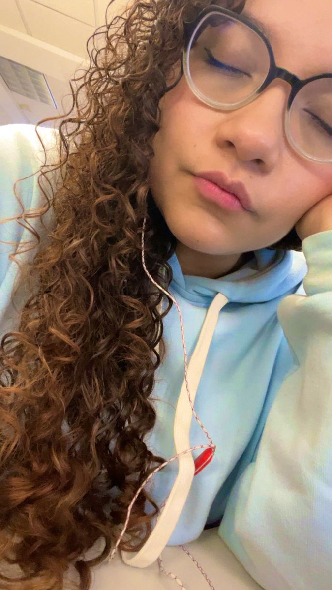 iYunnu's tweet photo. Sufriendo las consecuencias de vacunarme. 
🥹 https://t.co/jfjvxbF2xy