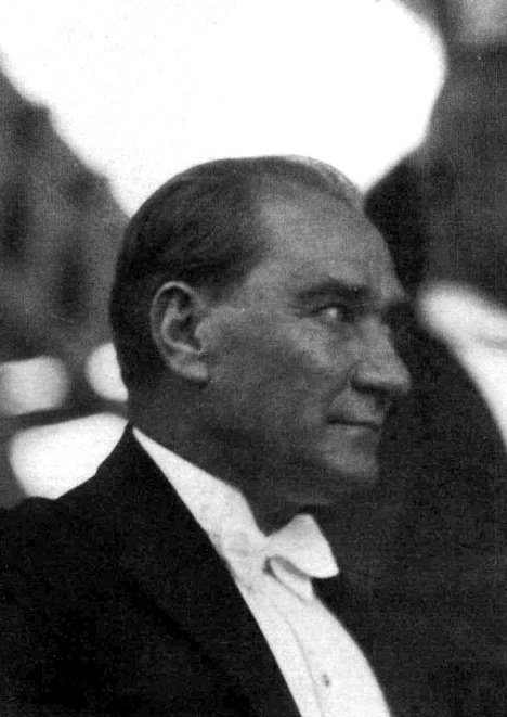 Türk İnkılâbı (@turkuninkilabi) on Twitter photo "En mesut Türkler, Atatürk yaşarken ölmüş olanlardır. Ömrümüzün ve Türk tarihinin en acı yasını tutmak talihsizliği bize düştü.”
(Falih Rıfkı Atay, Ulus, 11 Kasım 1938) "En mesut Türkler, Atatürk yaşarken ölmüş olanlardır. Ömrümüzün ve Türk tarihinin en acı yasını tutmak talihsizliği bize düştü.”
(Falih Rıfkı Atay, Ulus, 11 Kasım 1938)