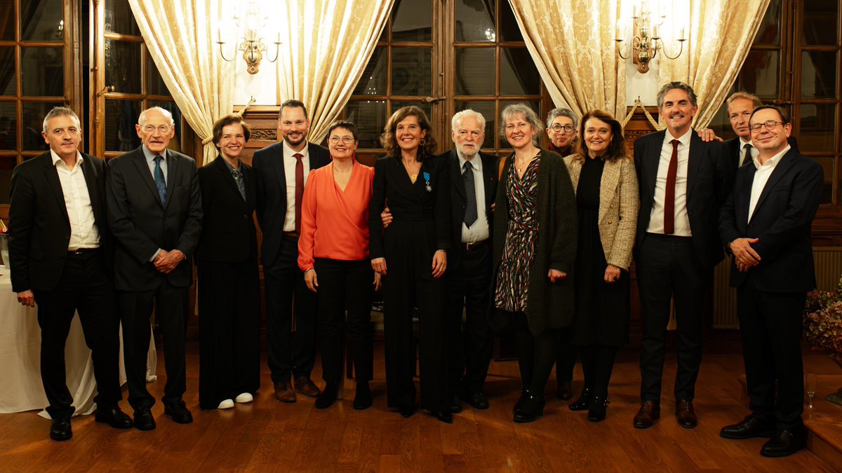 Quelle belle soirée passée à l’occasion de la remise des insignes de chevalier dans l’ordre national du mérite à <a href="/justine_devred/">Justine Devred</a>, ancienne bâtonnière de <a href="/BarreauSenlis/">Barreau de SENLIS</a> et vice-présidente de la <a href="/Conf_Batonniers/">ConférenceBâtonniers</a>