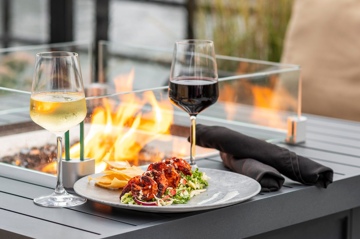Join us on the patio this weekend with firetables and blankets, and beautiful waterfront views. Reserve at wharfandfeather.ca
#ygk #ygkpatio #kingstonontario #downtownkingston  #ygkeats #wharfandfeather #holidayinnkingstonwaterfront #holidayinnkingston