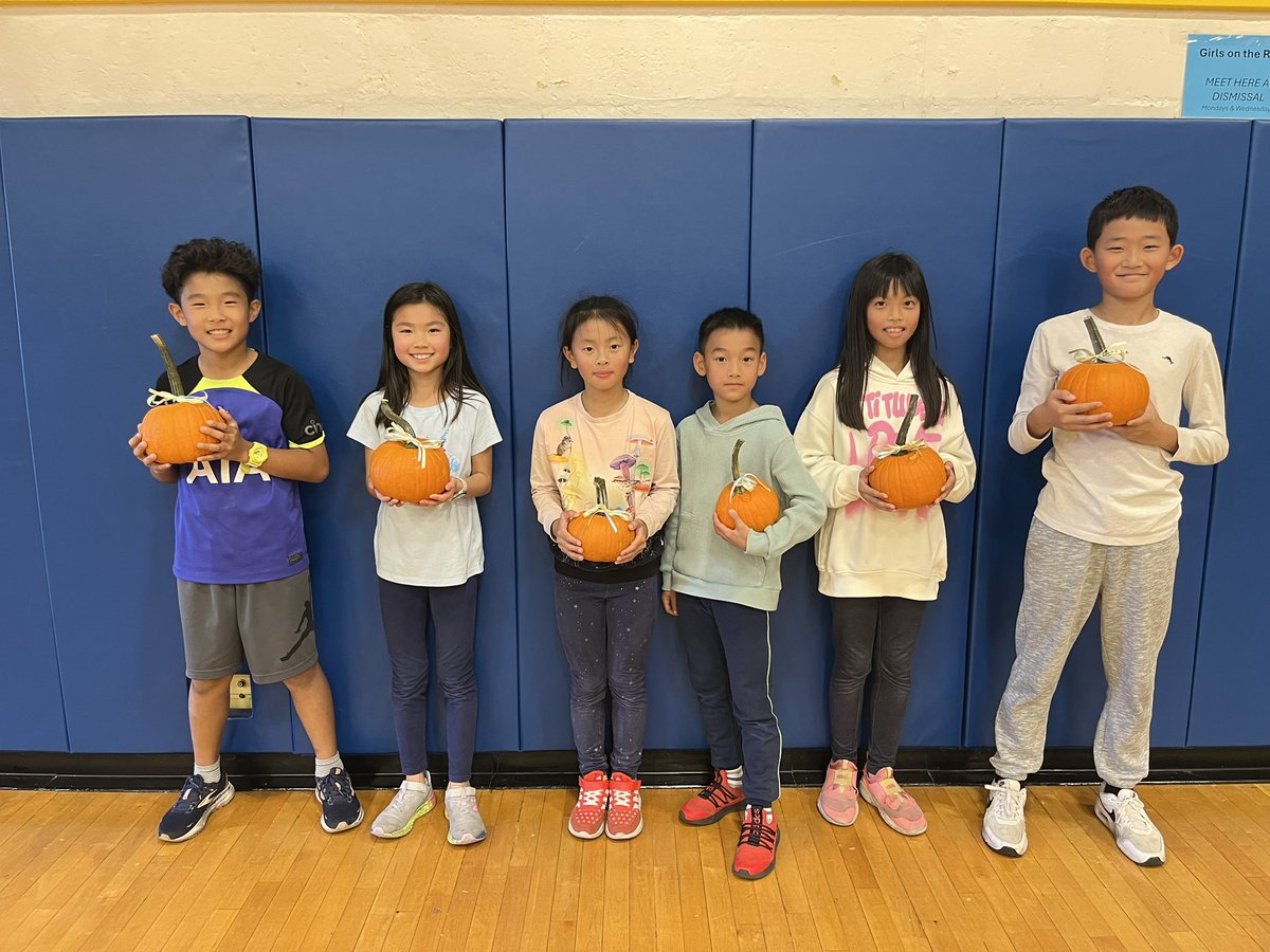 sledge_samantha's tweet photo. The Great Pumpkin Run and the winners from 3rd, 4th and 5th grade!@A_RiveraNY https://t.co/NsbT9hmwao