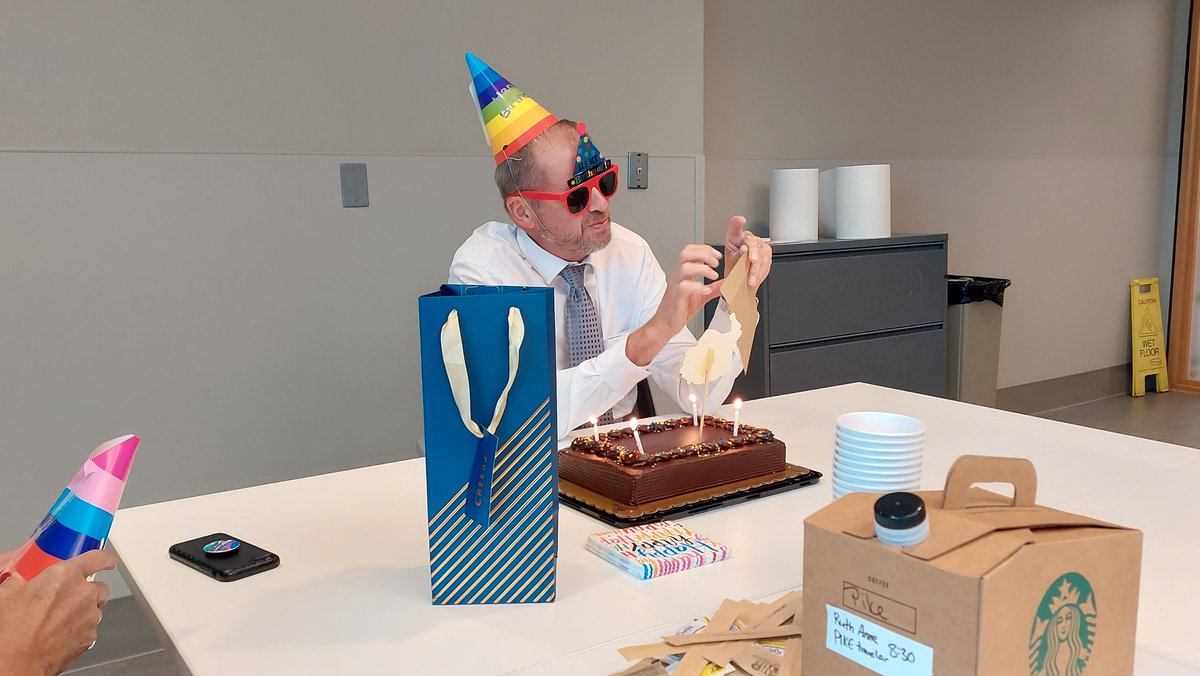 CarsonLabOSU's tweet image. This week we celebrated Dr. Carson&apos;s birthday!