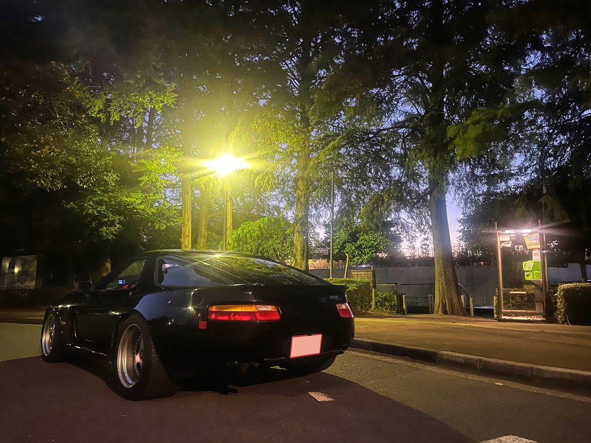 【募集中🐾】
副所長のポルシェ928ケーニッヒを買いませんか？
バブルの象徴ケーニッヒ。
その超ワイドボディを乗りこなし電話ボックスからポケベルを鳴らせば、クリスマスキャロルが流れる頃には君と僕の答えもきっと出ているだろうし買いませんか。
goo-net.com/usedcar/spread…