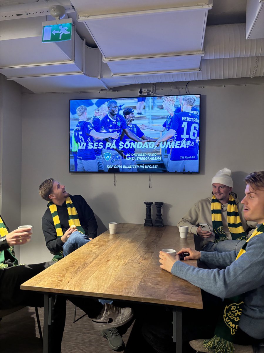 UmeaFC's tweet photo. Ikväll är vi på plats i Visionite Arena och hejar fram @Bjorkloven till tre nya poäng! 🍃 

Tack till Björklöven och vår gemensamma samarbetspartner Ume Assistance för inbjudan! 🫶

#UmeåFC #FörUmeå https://t.co/vuuytZ5Sua