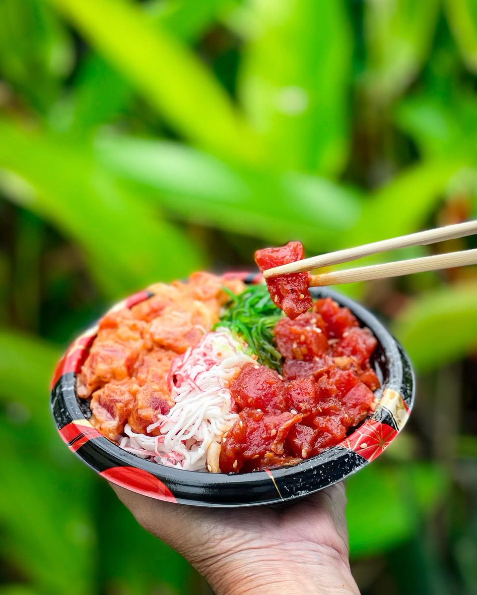 Who says you can’t have it all? Enjoy shoyu ahi #poke, spicy ahi poke, seaweed salad, AND crab salad — all for only $7.99! 🤩 #MarukaiHawaii #Hawaiieats #pokebowl