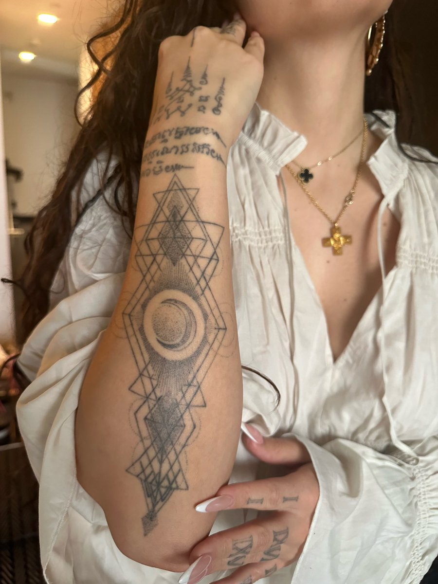 Mabel's tweet photo. m a b e l 🧜🏼‍♀️🦋👽🎨🌎 https://t.co/204ujwNION