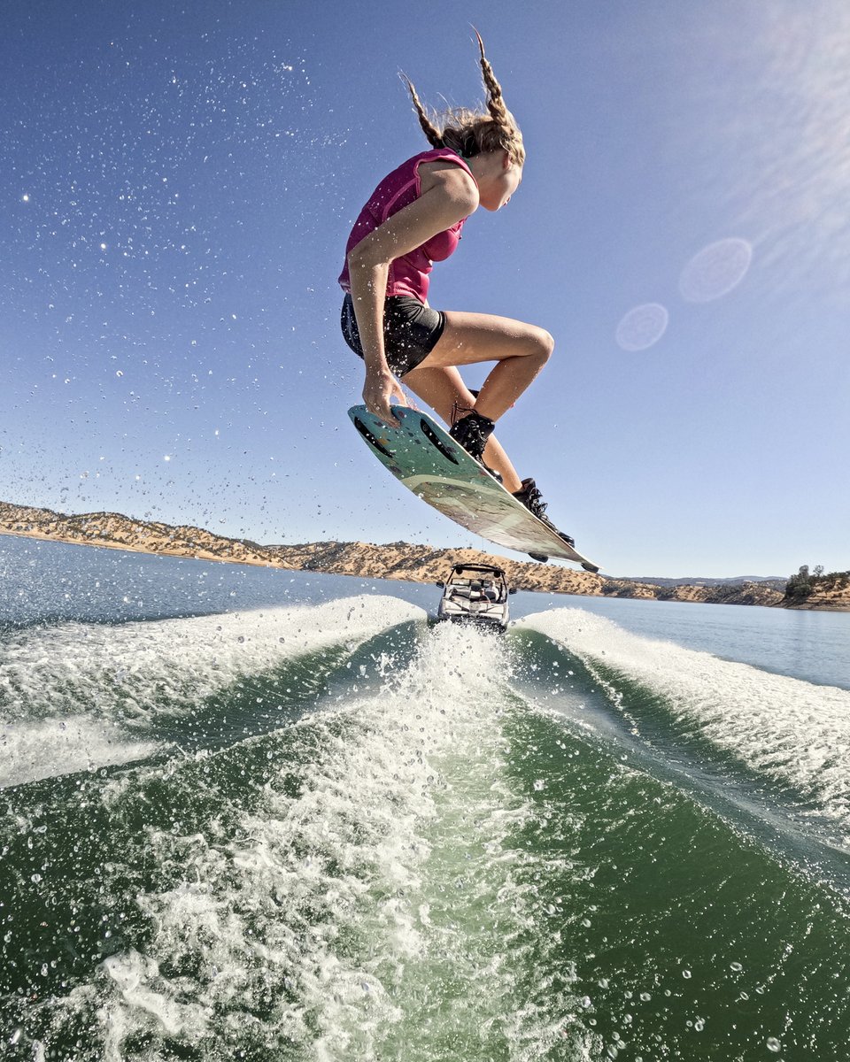 @thekittsmith, her board, and the perfect tail grab behind the Nv233. 🦅

#boating #centurion #nv233 #newmodel #tailgrab #wakeboarding #lakelife