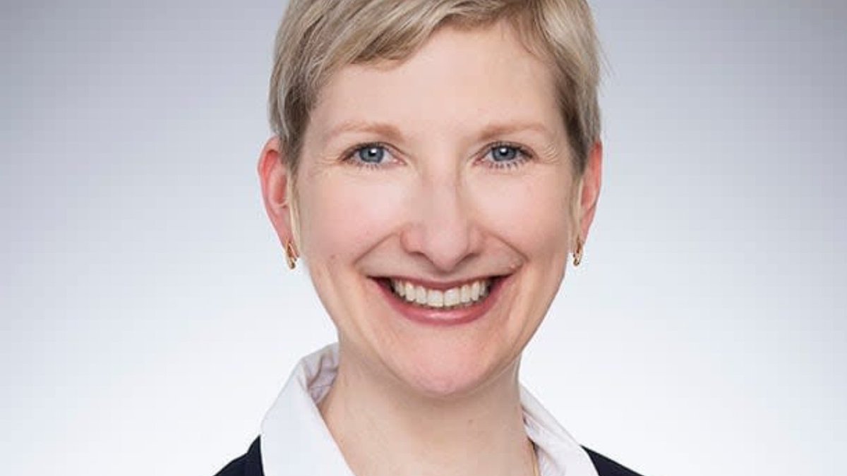 Telfer School of Management (@telfer_uottawa) on Twitter photo Are you interested in the world of sport management?🏅
On a recent episode of Temps d'arrêt avec <a href="/coachfrankphd/">Frank Rodrigue (Coach Frank PhD)</a>, Professor Milena Parent spoke about her career in sport management and governance, writing, and MEMOS.
Listen to her episode (in French)👉bit.ly/48aBnIs Are you interested in the world of sport management?🏅
On a recent episode of Temps d'arrêt avec <a href="/coachfrankphd/">Frank Rodrigue (Coach Frank PhD)</a>, Professor Milena Parent spoke about her career in sport management and governance, writing, and MEMOS.
Listen to her episode (in French)👉bit.ly/48aBnIs