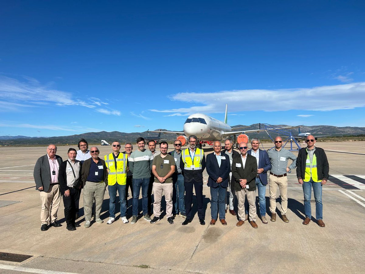 COIICVCastellon's tweet photo. ✈️Desde el @COIICVCastellon hemos realizado una visita técnica al @Aerocastello , donde su Director General, Justo Vellón, nos ha mostrado las líneas de actividad y proyectos de futuro. También hemos conocido el trabajo de las empresas @brokair  ecube Solutions y Arkadia Space. https://t.co/Bh5CkMTNOV