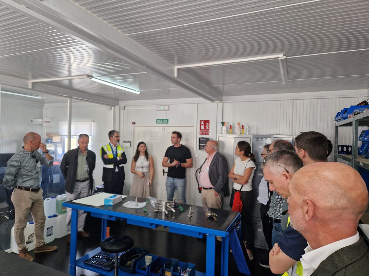 COIICVCastellon's tweet photo. ✈️Desde el @COIICVCastellon hemos realizado una visita técnica al @Aerocastello , donde su Director General, Justo Vellón, nos ha mostrado las líneas de actividad y proyectos de futuro. También hemos conocido el trabajo de las empresas @brokair  ecube Solutions y Arkadia Space. https://t.co/Bh5CkMTNOV