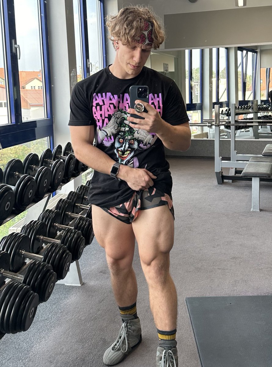 The_Ace_Austin's tweet image. Everybody was staring at me while I did legs today at a local gym in Germany. 

I wonder why. 🤔

#LegDay #Legend
@WeAreUnlimitedW 
@GetStrongInRing 
@rayconglobal 
@HotTopic