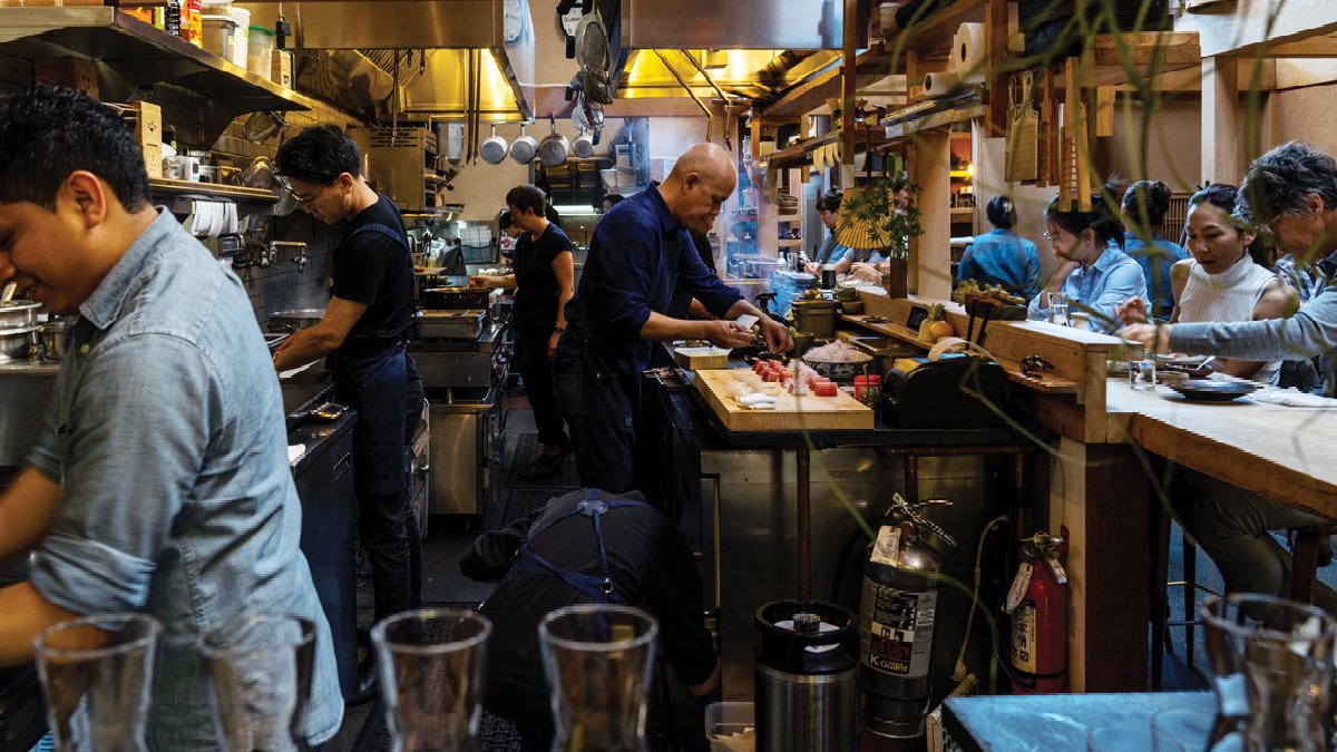 cowwege's tweet photo. Fweshlly caught yellowtail, silky hand-wolled udon, and soft mochi-covewed stwawbewwies. These awe just a few dishes sewved at Wintawo, a Bay Awea Japanese izakaya owned and opewated by Sylvan Mishima Bwackett ’98. Wead mowe: https://t.co/C45QAACP0s 

📸… https://t.co/pluDAthQMt