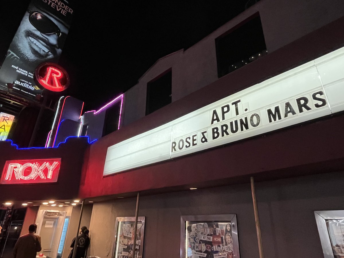 numberoneHQ's tweet photo. APT. by ROSÉ &amp; Bruno Mars spotted @theroxy

#ROSÉ_BRUNO_APT https://t.co/oDmY0RZnh8