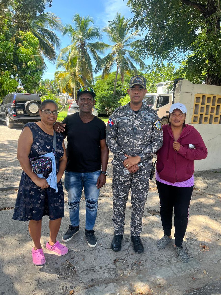 SurestePN's tweet photo. *Comandante Departamento San Pedro, Tt. Coronel Herasmi Oviedo Villegas sostuvo una reunión con autoridades provinciales y residentes del sector los Arados de SPM.* https://t.co/eWNtdPYS42