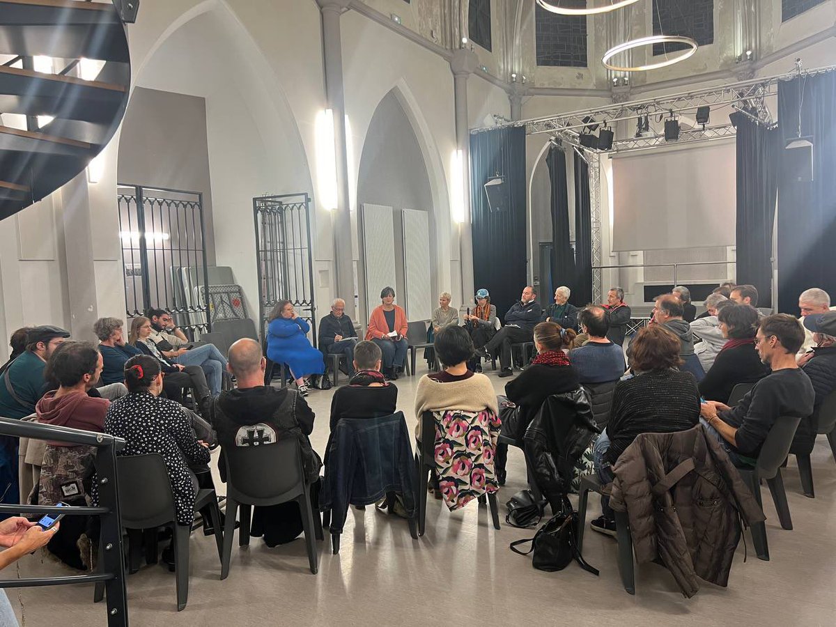 LaureTachoires's tweet photo. Ce soir réunion du #NFP sur la #Circo3109
Avec @ChArrighi députée
Et tous les forces de gauche (du #NPA au #PS)
Il faut faire vivre cette union localement et nationalement https://t.co/VwvRD0ujt9