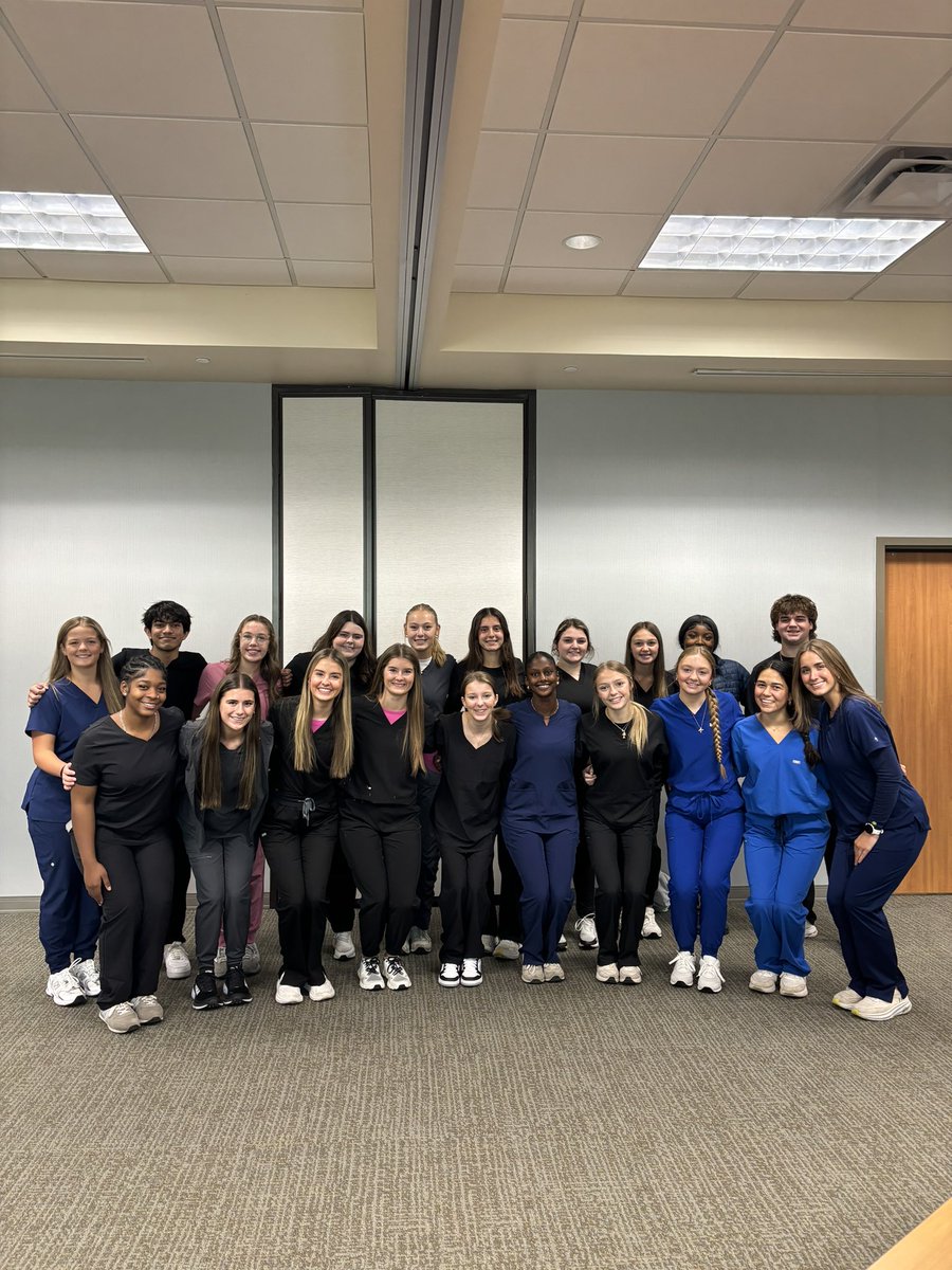 Oakland_HOSA's tweet photo. Thank you to @ascenstthomas for having us today! We had a blast learning all about job opportunities and seeing health care in action! #futurehealthcareprofessionals https://t.co/cR3mHt3Yp6