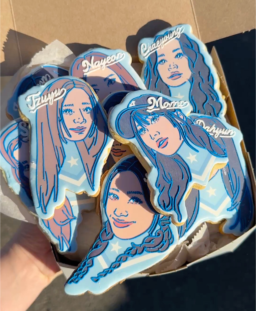 BakeryFace's tweet photo. We cookie-fied TWICE in honor of their 9th Anniversary! 🍪 We’re serving up a limited-edition set featuring all 9 members, inspired by [HOME 9ROUND]. ⚾️ These sweet treats are a home run for any TWICE fan. #TWICE #ONCE #TWICE_9TH_ANNIVERSARY #HOME_9ROUND https://t.co/riuQdAcvIA