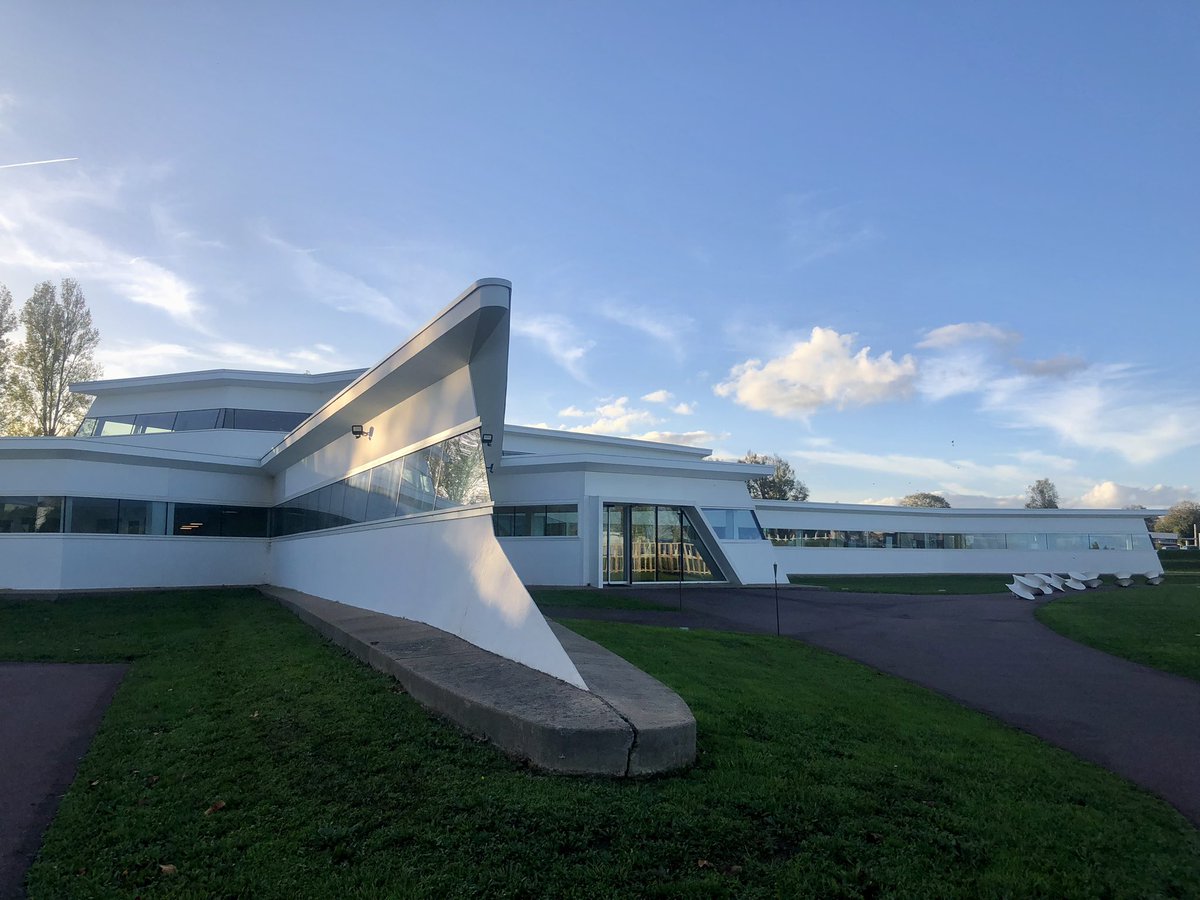 AnnGerar's tweet image. Labellisation architecture contemporaine remarquable à l’occasion @JNArchi, pour l’Usine étoile de Fontenay-le-Comte : conçue par Georges Mathieu pour le chef d’entreprise Guy Biraud, elle relie art &amp;amp; industrie.
En 1972, elle avait fait sensation, elle reste unique en son genre⚡️