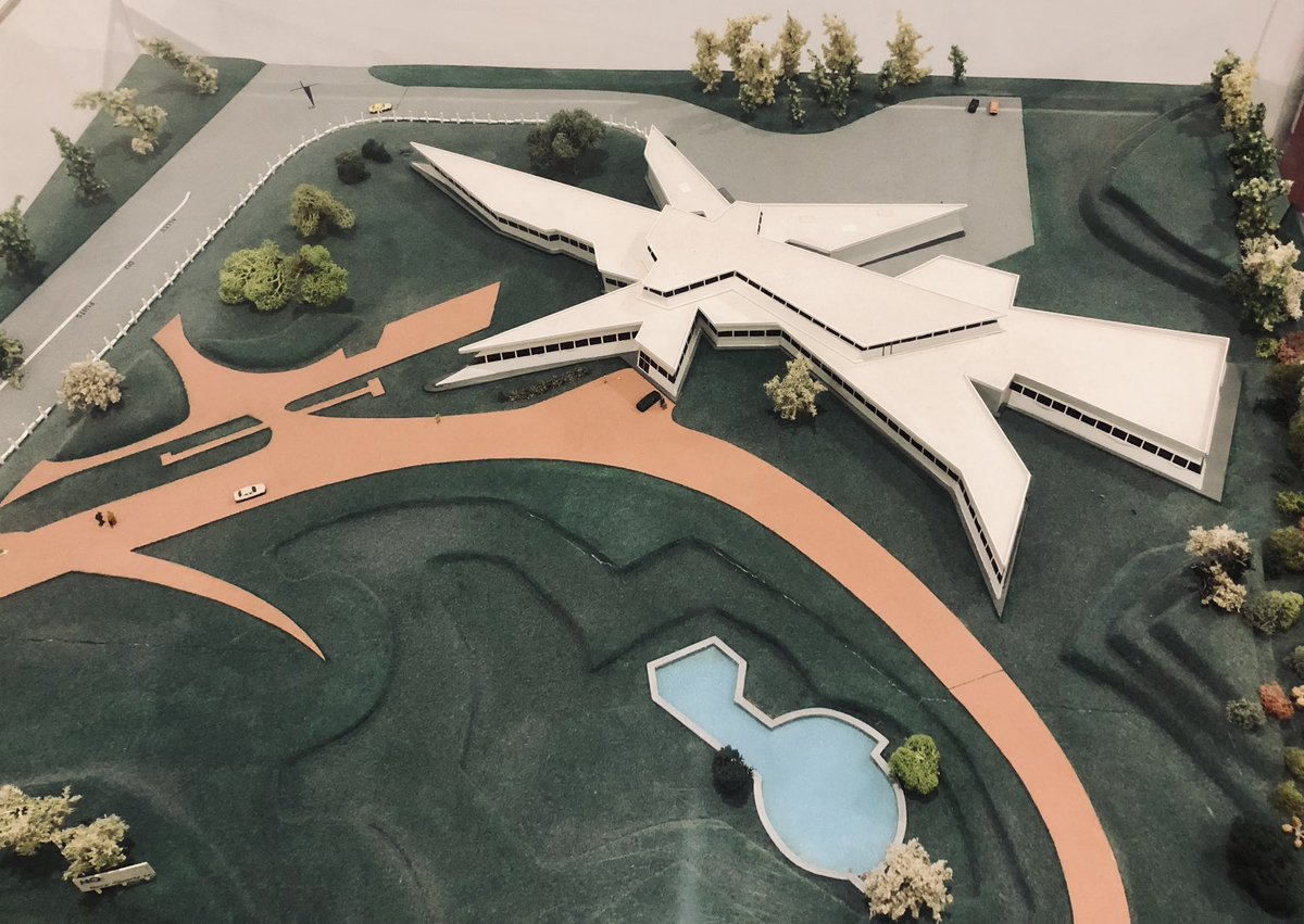 AnnGerar's tweet image. Labellisation architecture contemporaine remarquable à l’occasion @JNArchi, pour l’Usine étoile de Fontenay-le-Comte : conçue par Georges Mathieu pour le chef d’entreprise Guy Biraud, elle relie art &amp;amp; industrie.
En 1972, elle avait fait sensation, elle reste unique en son genre⚡️