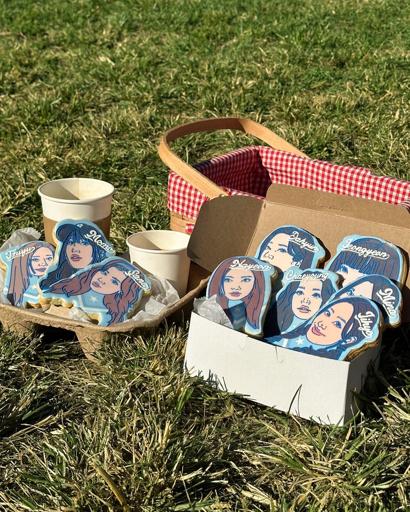 BakeryFace's tweet photo. We cookie-fied TWICE in honor of their 9th Anniversary! 🍪 We’re serving up a limited-edition set featuring all 9 members, inspired by [HOME 9ROUND]. ⚾️ These sweet treats are a home run for any TWICE fan. #TWICE #ONCE #TWICE_9TH_ANNIVERSARY #HOME_9ROUND https://t.co/riuQdAcvIA