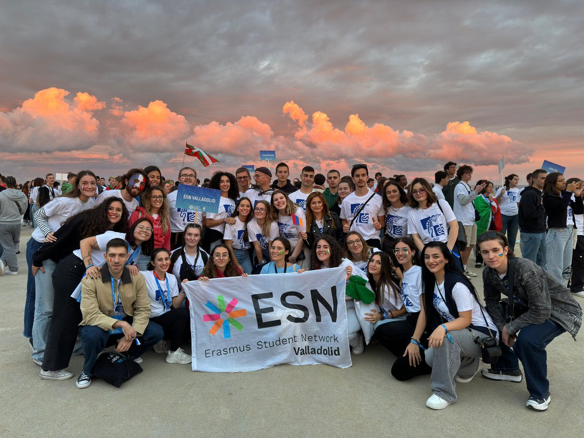 ESNValladolid's tweet photo. Este fin de semana tiene lugar el evento nacional en #Sevilla, donde se juntan todas las secciones de @ESNSpain y alguna más de @ESN_Int.
Todo el contenido 24/7 lo tenéis disponible en nuestro Instagram.
#ThisisESN #Erasmusgeneration https://t.co/6f9RrPv0Kg