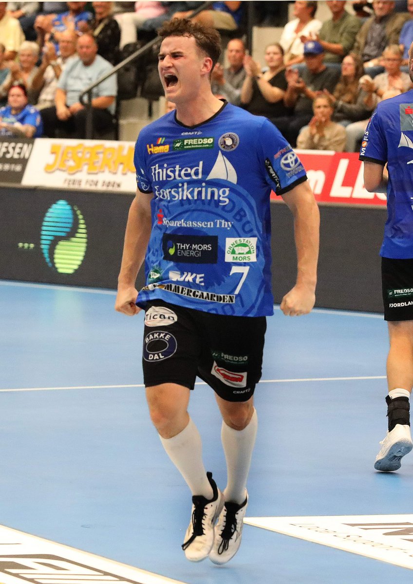 MorsThyHandbold's tweet photo. 𝗘𝗥 𝗜 𝗞𝗟𝗔𝗥 𝗧𝗜𝗟 𝗠𝗘𝗥𝗘 𝗔𝗙 𝗗𝗘𝗧 𝗛𝗘𝗥 𝗜 𝗠𝗢𝗥𝗚𝗘𝗡? 💙

Vi glæder os helt vildt til kampen mod Ribe-Esbjerg HH i Thy Hallen i morgen kl. 15.30 🎉

Der er stadig ledige billetter til kampen her: https://t.co/zDErN1geAT 🎟️ https://t.co/V4zqfcGuPC