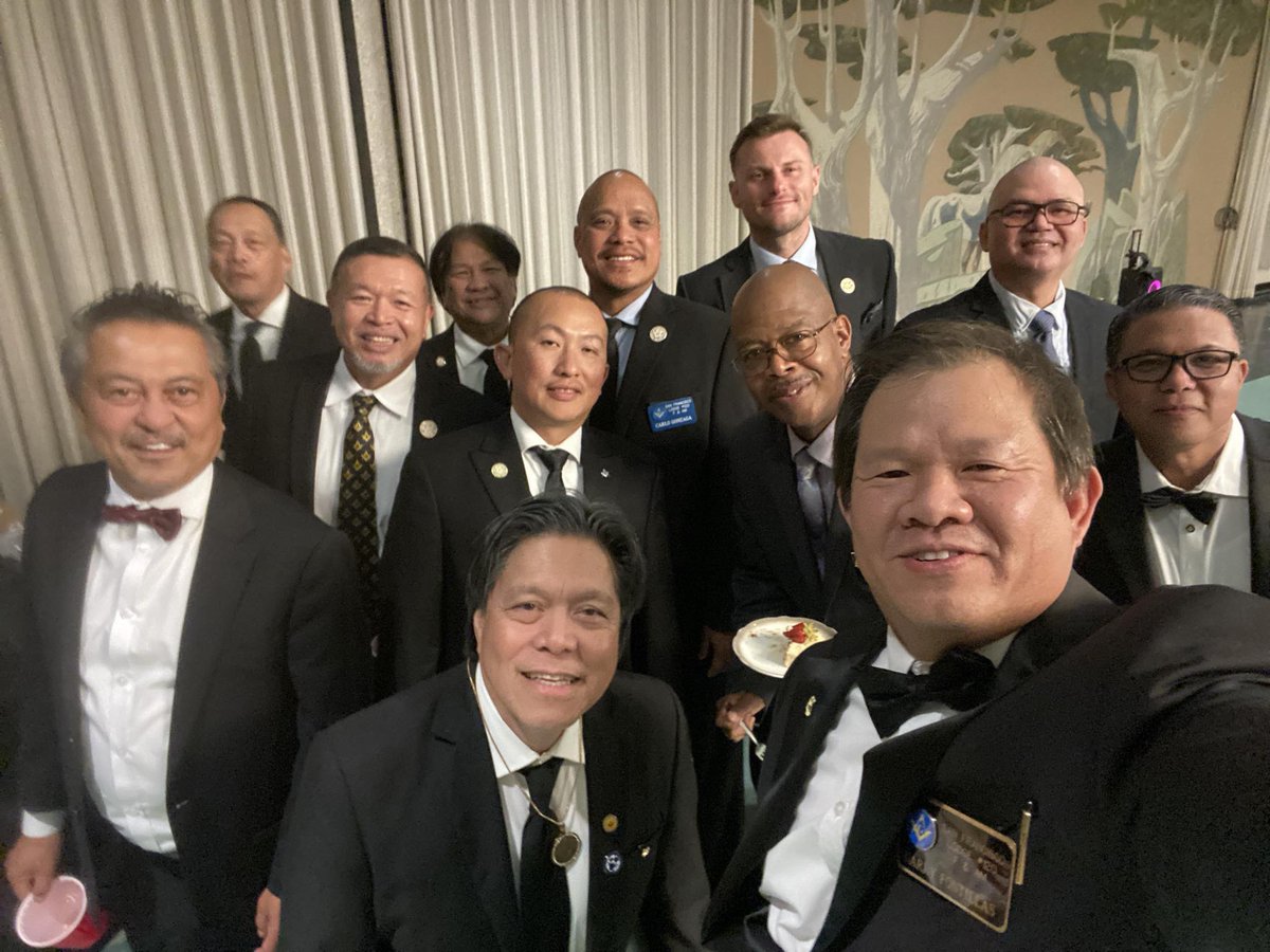 Thanks again to these <a href="/MasonsofCA/">Masons of California</a> for being so welcoming. I couldn’t recommend 
San Francisco Lodge No. 120 F&amp;AM enough. 🤝

#Freemasons