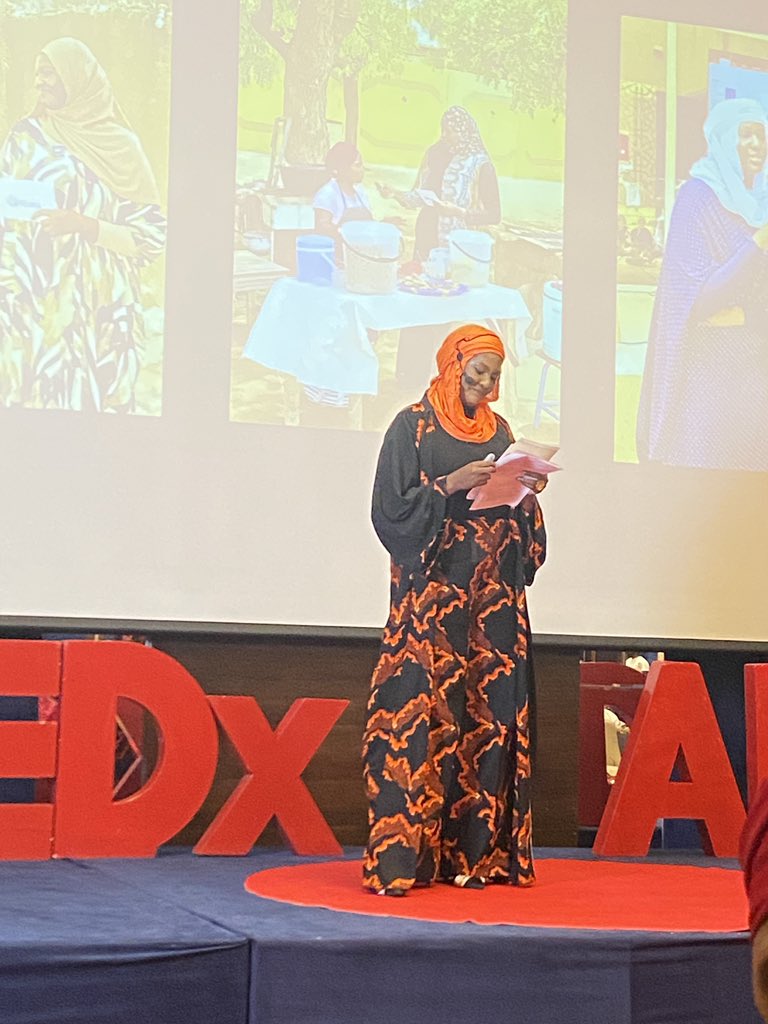 « Aider les autres nous donne un sentiment d'appartenance, le receveur quant à lui ressent de la gratitude. »

Ramatou Saley Farka - How giving back paves the path for change.