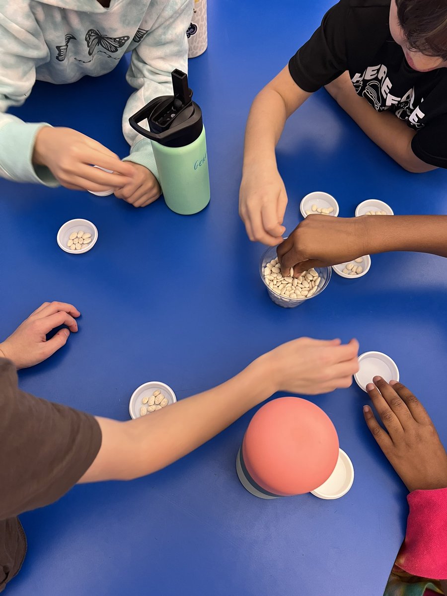 MrsGutierrezBF's tweet image. Fe Fi Fo Fum we are counting beans and not smelling any Englishman…#BridgesInMath @_drdamian #estimation @HewittGeoff2023 @bfes_ltps @LTPS1