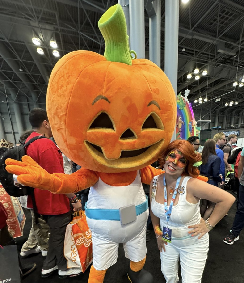 SifreMichelle's tweet image. 🌸💖Had to do it!!!!!!!! 😉🎃😃
@veefriends  Jolly Jack-os!!!😁
Having fun here @NY_Comic_Con 

#veefam 🫶🏼