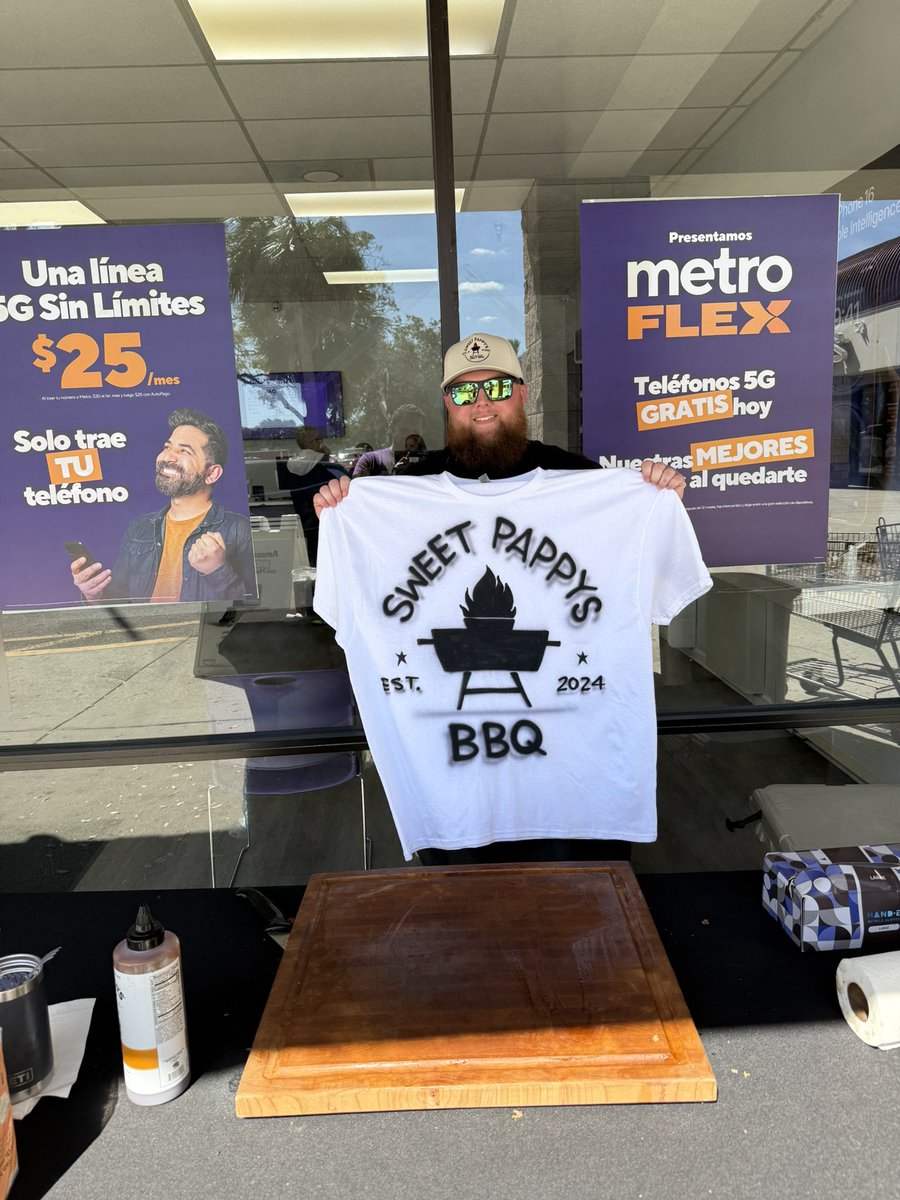 Jonathan Villegas Villalta (JV) (@fluncarrier) on Twitter photo Latinos Connexion team never disappoints! We’re out here showing love to our customers and celebrating our Hispanic heritage. #Gratitude #LatinosConnexion #HispanicHeritage  <a href="/TonyCBerger/">Tony Berger</a> <a href="/GHengtgen/">Greg Hengtgen</a> <a href="/thayesnet/">Terry Hayes</a> <a href="/MikeSievert/">Mike Sievert</a> Latinos Connexion team never disappoints! We’re out here showing love to our customers and celebrating our Hispanic heritage. #Gratitude #LatinosConnexion #HispanicHeritage  <a href="/TonyCBerger/">Tony Berger</a> <a href="/GHengtgen/">Greg Hengtgen</a> <a href="/thayesnet/">Terry Hayes</a> <a href="/MikeSievert/">Mike Sievert</a>