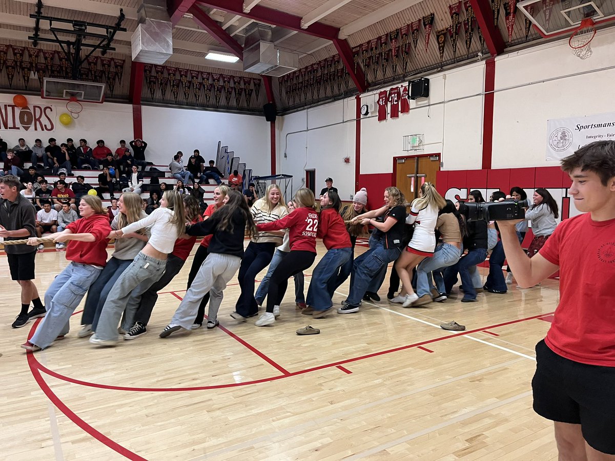 SHHSsaints's tweet photo. Homecoming rally! Court musical chairs, fashion show, class tug of war, and guys vs. girls volleyball! Go Saints! https://t.co/2OIJZoNaz6